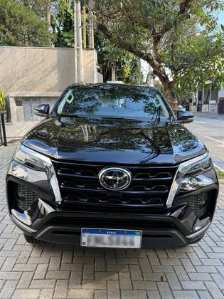 TOYOTA HILUX SW4 2.8 D-4D TURBO DIESEL SRX 7L 4X4 AUTOMÁTICO TOYOTA HILUX SW4 2.8 D-4D TURBO DIESEL SRX 7L 4X4 AUTOMÁTICO